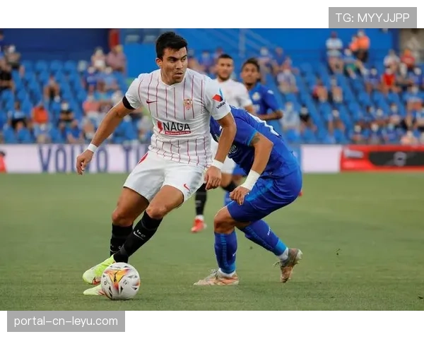 马洛卡vs塞维利亚中场休息，教练组紧急调整定位球防守策略