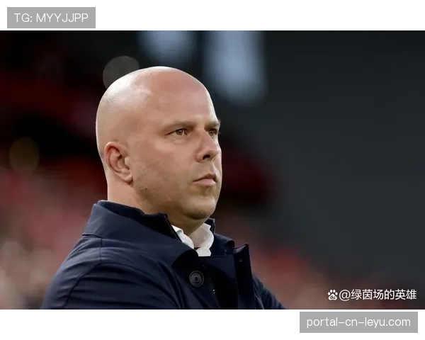 安菲尔德KOP看台赛后齐声高唱队歌，送别即将离队的队长范戴克